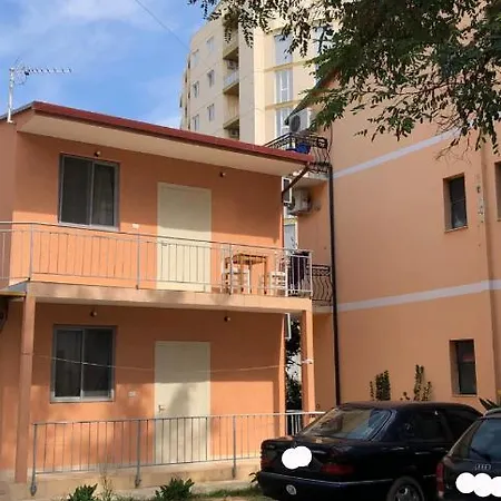 Hotel Gjinaj 2*