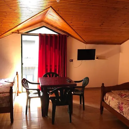 Hotel Gjinaj 2*